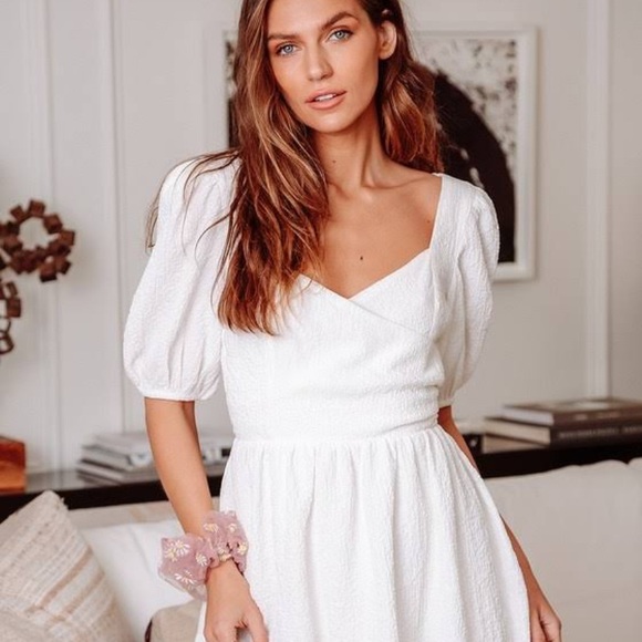 NWT Lulu's Little Bit In Love White Surplice Puff Sleeve Mini Dress L - Picture 9 of 9